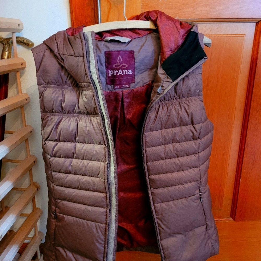 Prana puffy Down vest with hood M